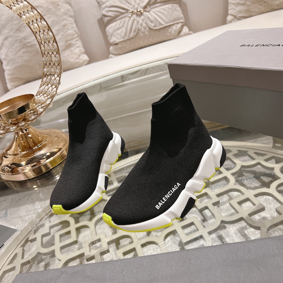 Children's shoes child